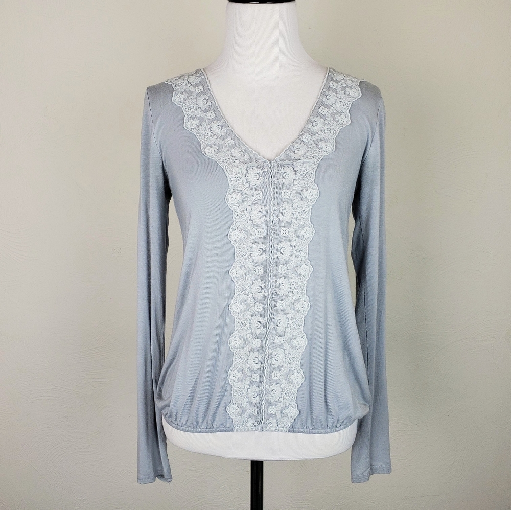 BKE Boutique Blouse Top Gray Floral Lace Boho Fairy Y2K Cottagecore Coquette